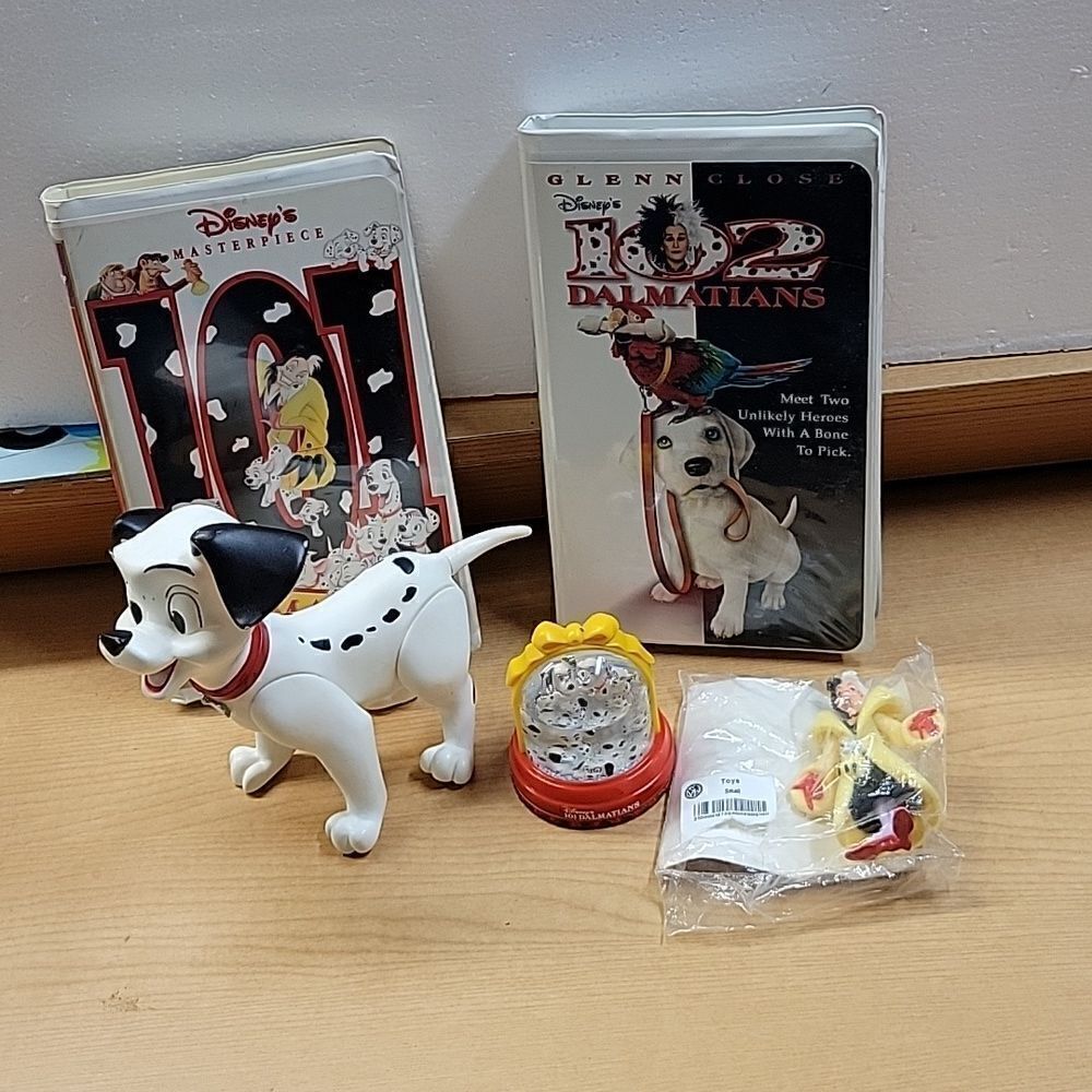 101 Dalmations bundle‎ 2vhs movies, dog figure, Cruella De Vil figure